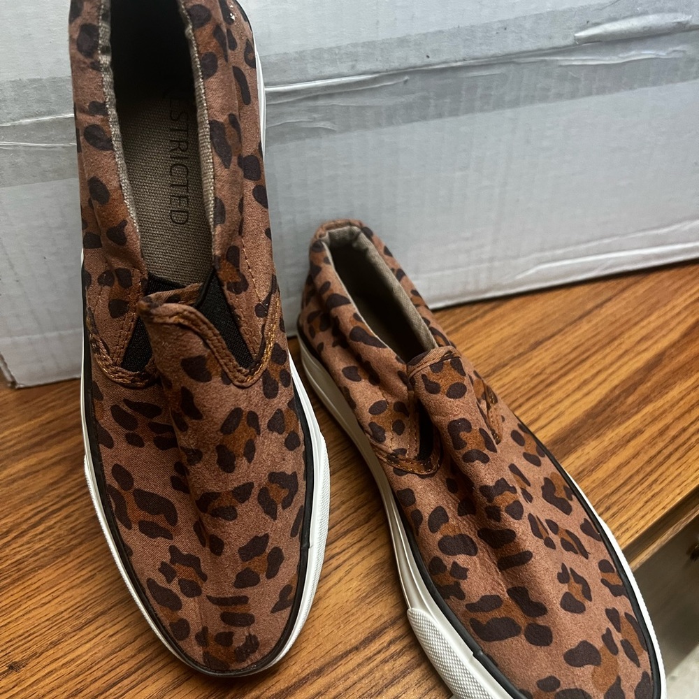 Women’s new - casual deck sneakers - leopard print - size 8